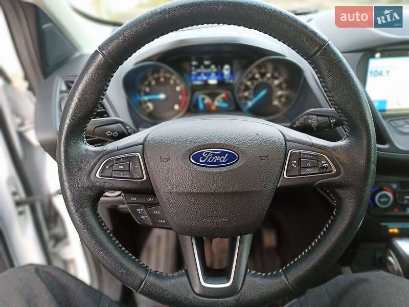 Внедорожник / Кроссовер Ford Escape 2018 в Черкассах