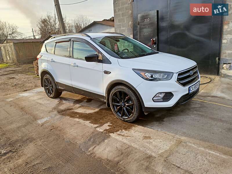 Внедорожник / Кроссовер Ford Escape 2018 в Черкассах