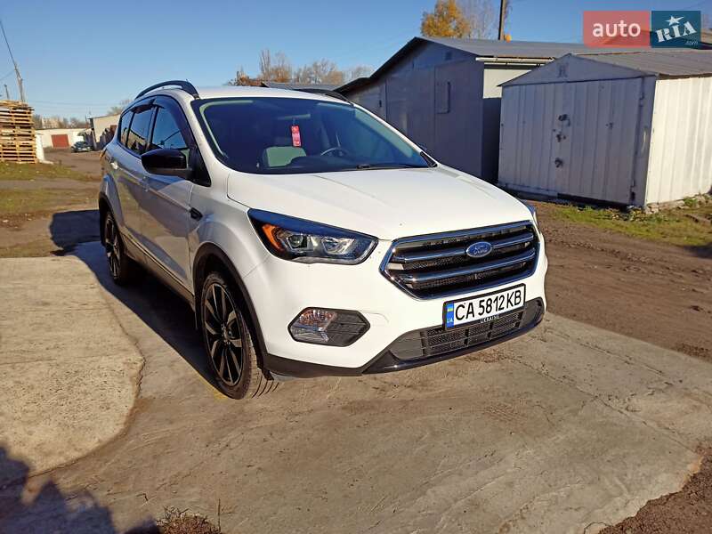 Внедорожник / Кроссовер Ford Escape 2018 в Черкассах