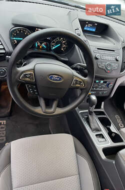Внедорожник / Кроссовер Ford Escape 2016 в 