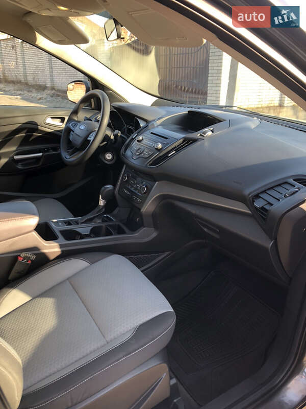 Внедорожник / Кроссовер Ford Escape 2017 в Черновцах