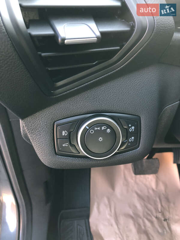 Внедорожник / Кроссовер Ford Escape 2017 в Черновцах