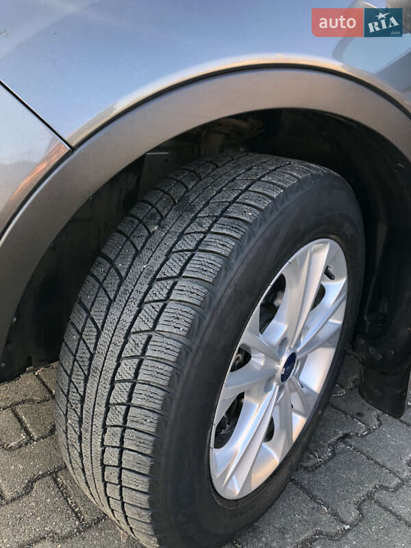 Внедорожник / Кроссовер Ford Escape 2017 в Черновцах