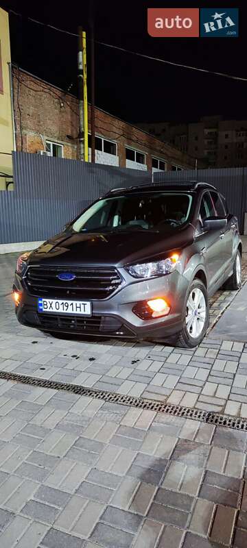 Внедорожник / Кроссовер Ford Escape 2018 в Хмельницком