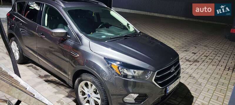Внедорожник / Кроссовер Ford Escape 2018 в Хмельницком
