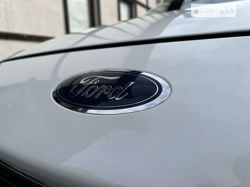 Внедорожник / Кроссовер Ford Escape 2021 в Стрые
