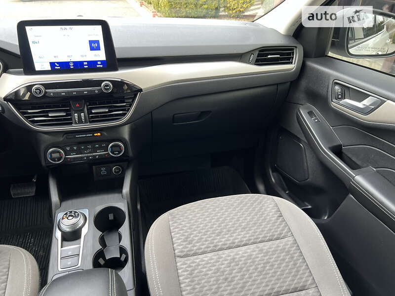 Внедорожник / Кроссовер Ford Escape 2021 в Стрые