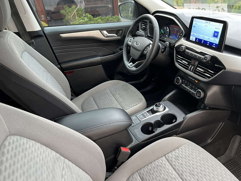 Внедорожник / Кроссовер Ford Escape 2021 в Стрые