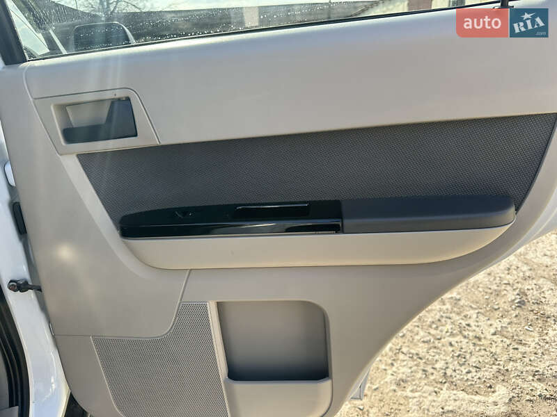 Внедорожник / Кроссовер Ford Escape 2009 в Беляевке