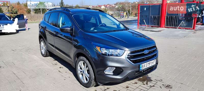 Внедорожник / Кроссовер Ford Escape 2018 в Хмельницком