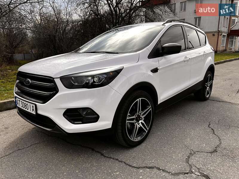 Внедорожник / Кроссовер Ford Escape 2018 в Ивано-Франковске
