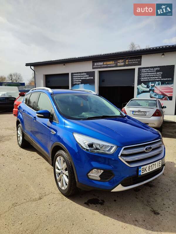 Внедорожник / Кроссовер Ford Escape 2016 в Ровно