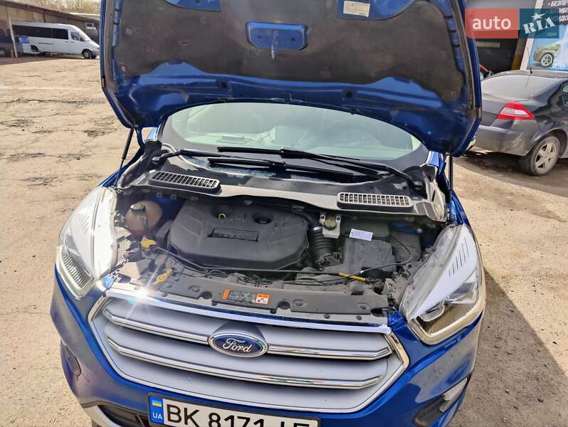 Внедорожник / Кроссовер Ford Escape 2016 в Ровно