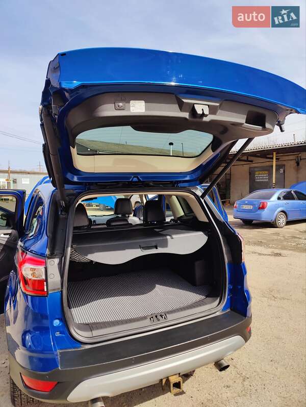 Внедорожник / Кроссовер Ford Escape 2016 в Ровно