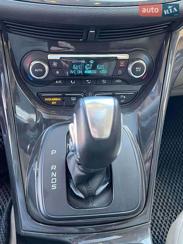 Внедорожник / Кроссовер Ford Escape 2015 в Ровно