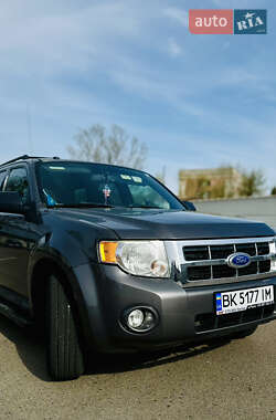Внедорожник / Кроссовер Ford Escape 2011 в 
