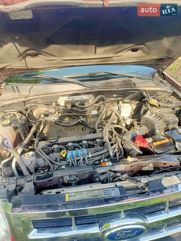 Внедорожник / Кроссовер Ford Escape 2011 в Бершади