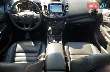 Внедорожник / Кроссовер Ford Escape 2018 в 