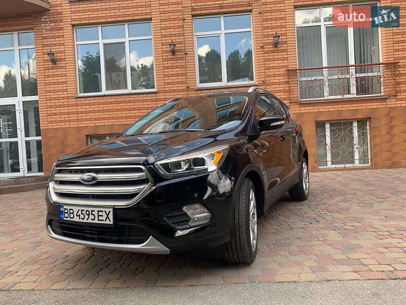 Внедорожник / Кроссовер Ford Escape 2018 в 