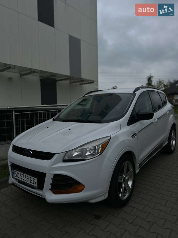 Позашляховик / Кросовер Ford Escape 2015 в Івано-Франківську