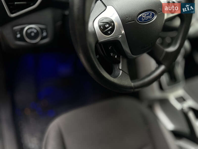 Позашляховик / Кросовер Ford Escape 2015 в Івано-Франківську