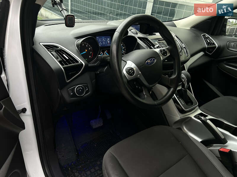 Позашляховик / Кросовер Ford Escape 2015 в Івано-Франківську