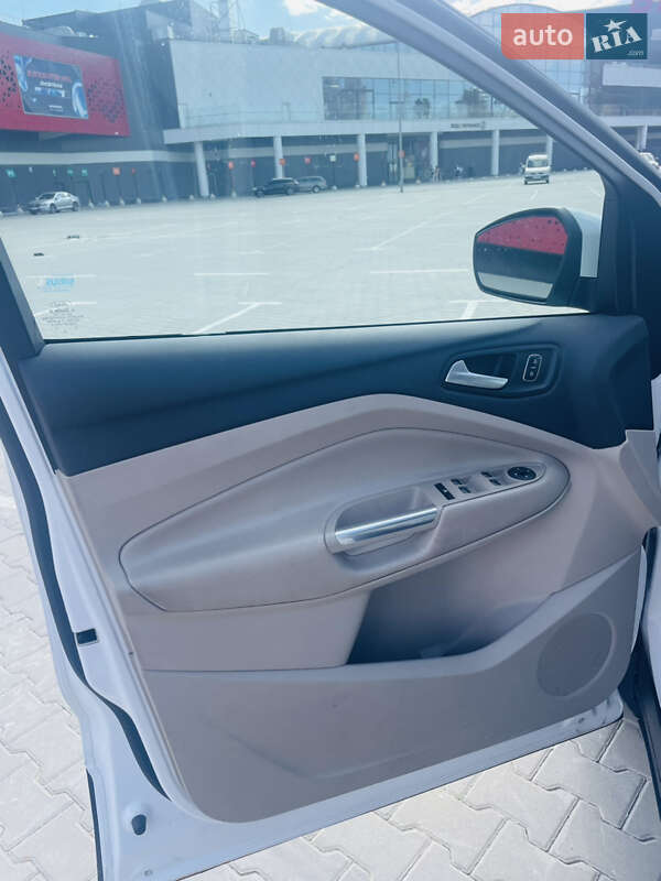 Внедорожник / Кроссовер Ford Escape 2016 в Киеве