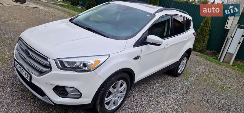 Внедорожник / Кроссовер Ford Escape 2016 в Хусте