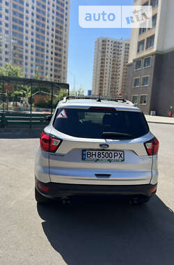 Внедорожник / Кроссовер Ford Escape 2019 в 
