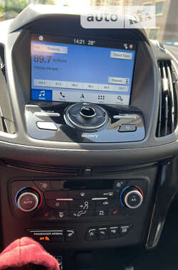 Внедорожник / Кроссовер Ford Escape 2019 в 