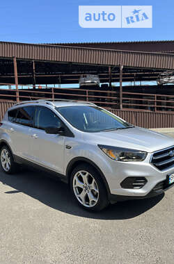 Внедорожник / Кроссовер Ford Escape 2019 в 