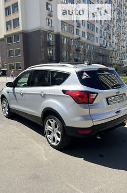 Внедорожник / Кроссовер Ford Escape 2019 в 