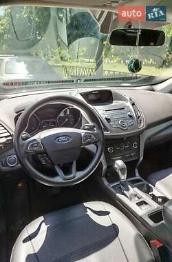 Внедорожник / Кроссовер Ford Escape 2016 в 