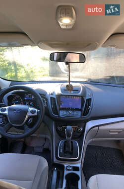Внедорожник / Кроссовер Ford Escape 2012 в 