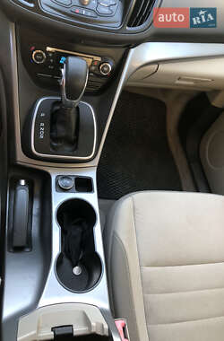 Внедорожник / Кроссовер Ford Escape 2012 в 