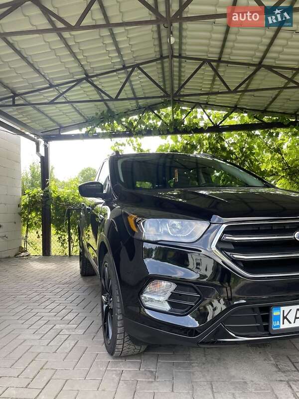 Внедорожник / Кроссовер Ford Escape 2019 в Полонном