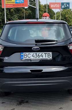 Внедорожник / Кроссовер Ford Escape 2018 в 