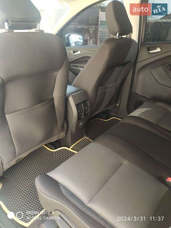 Внедорожник / Кроссовер Ford Escape 2017 в Ровно