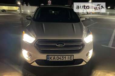 Внедорожник / Кроссовер Ford Escape 2017 в Киеве