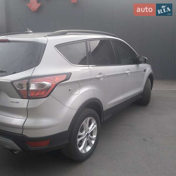 Внедорожник / Кроссовер Ford Escape 2017 в Золотоноше