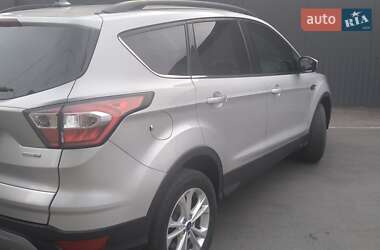 Внедорожник / Кроссовер Ford Escape 2017 в 