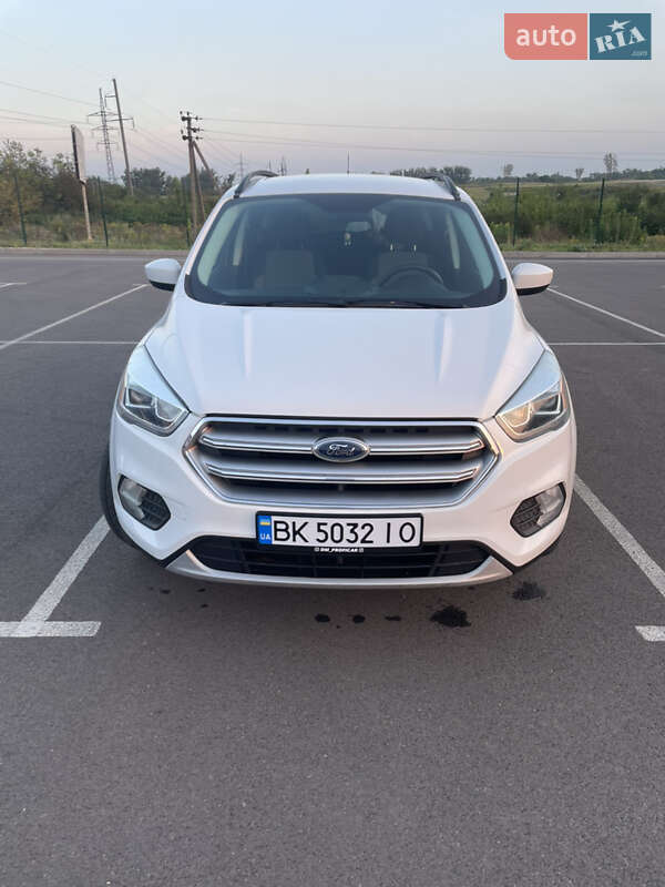 Позашляховик / Кросовер Ford Escape 2017 в Рівному