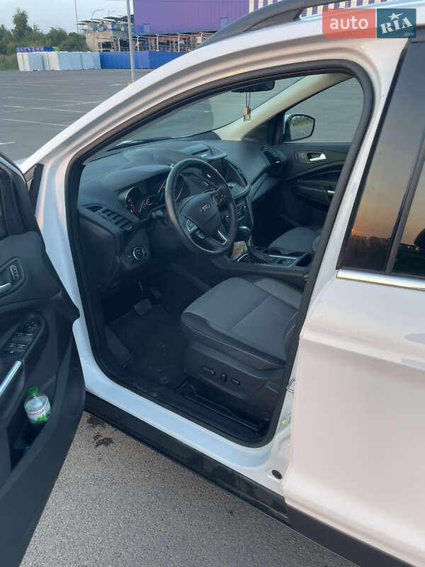 Позашляховик / Кросовер Ford Escape 2017 в Рівному