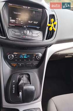 Внедорожник / Кроссовер Ford Escape 2014 в 