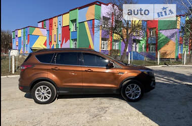 Внедорожник / Кроссовер Ford Escape 2016 в 
