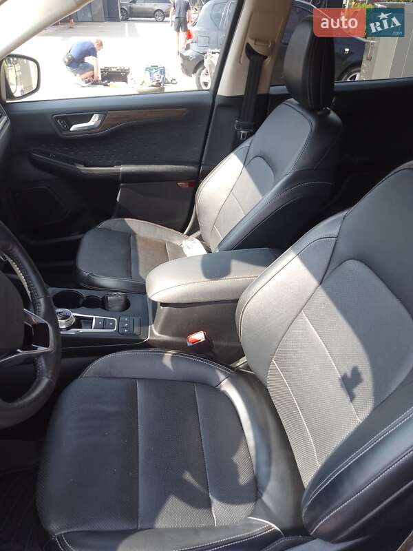 Внедорожник / Кроссовер Ford Escape 2019 в Ужгороде