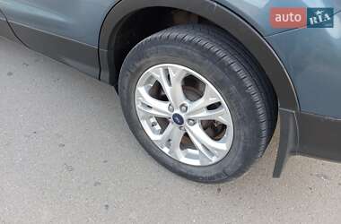 Внедорожник / Кроссовер Ford Escape 2018 в 