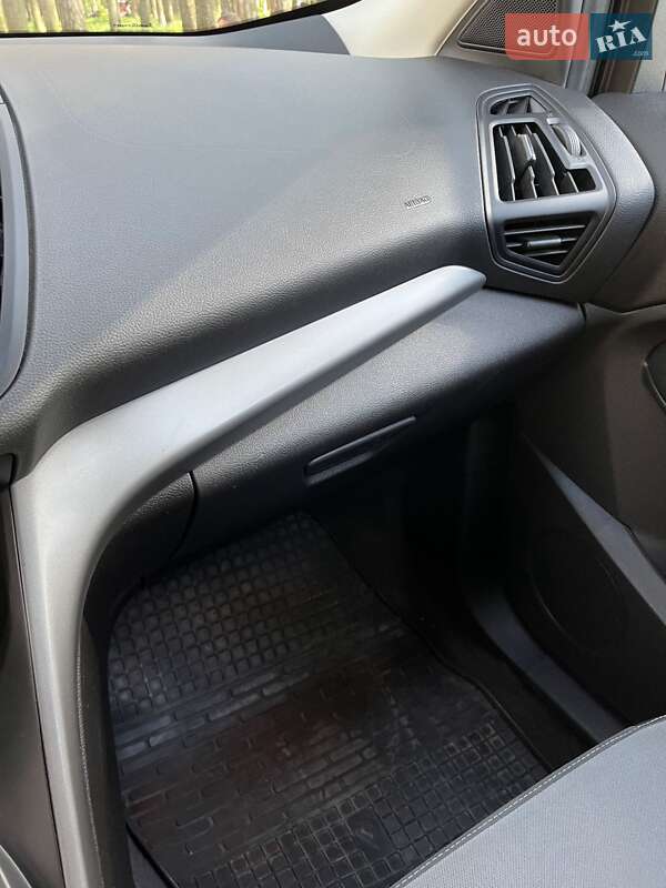 Внедорожник / Кроссовер Ford Escape 2012 в Сумах