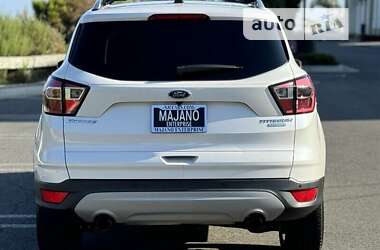 Внедорожник / Кроссовер Ford Escape 2017 в 