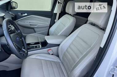 Внедорожник / Кроссовер Ford Escape 2017 в 